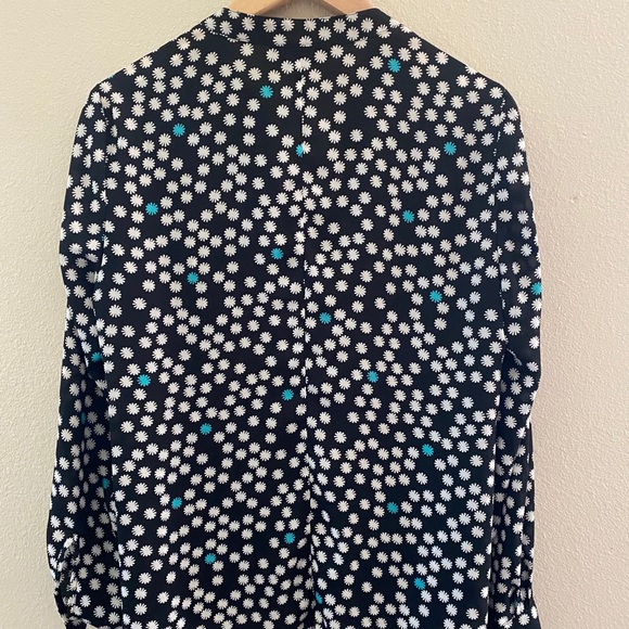 Patterned Long-Sleeve Button-Up Blouse - Picture 4 of 5
